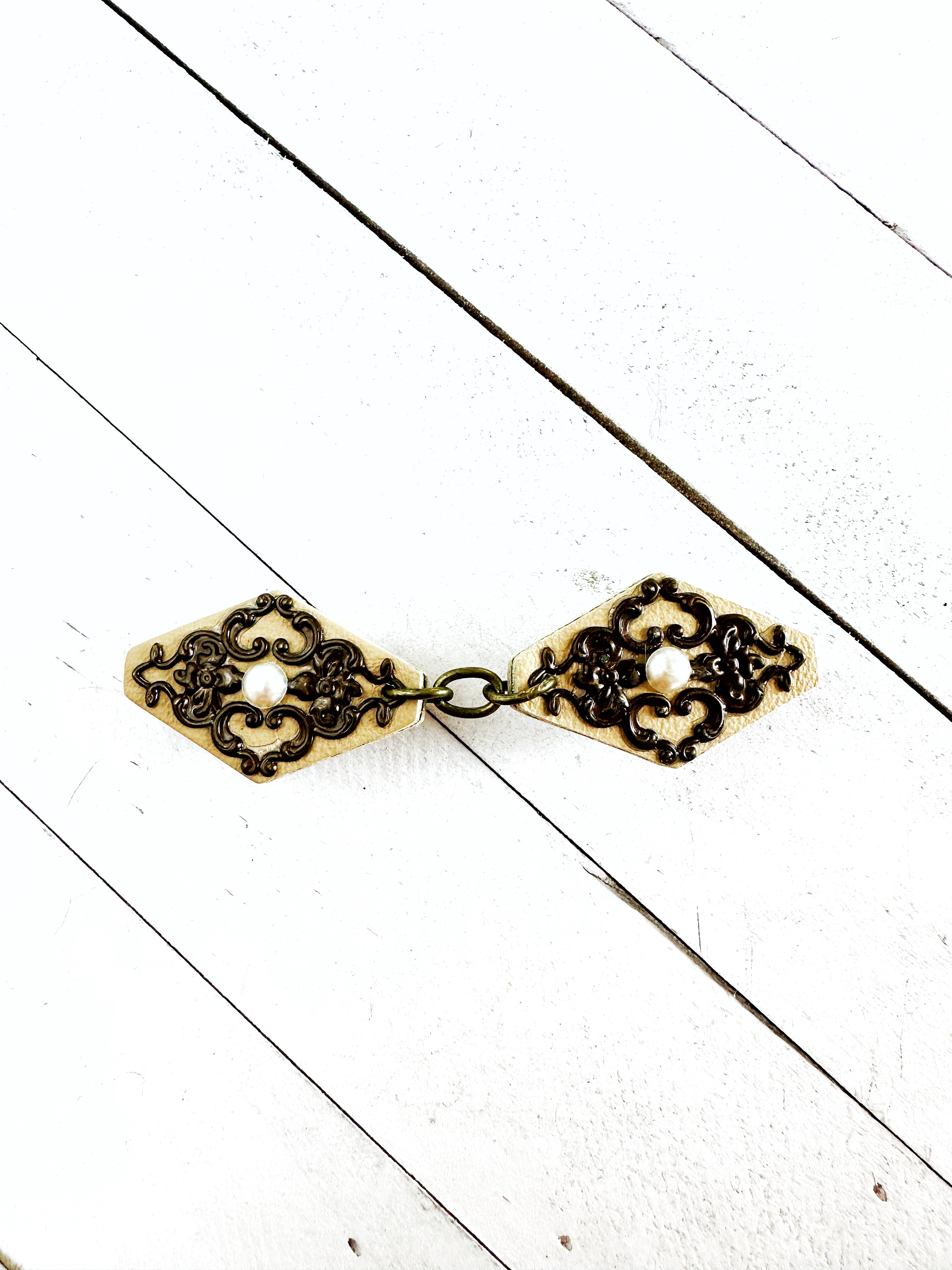 Bronze on Beige Romantic Cinch Clip - WHOLESALE ONLY