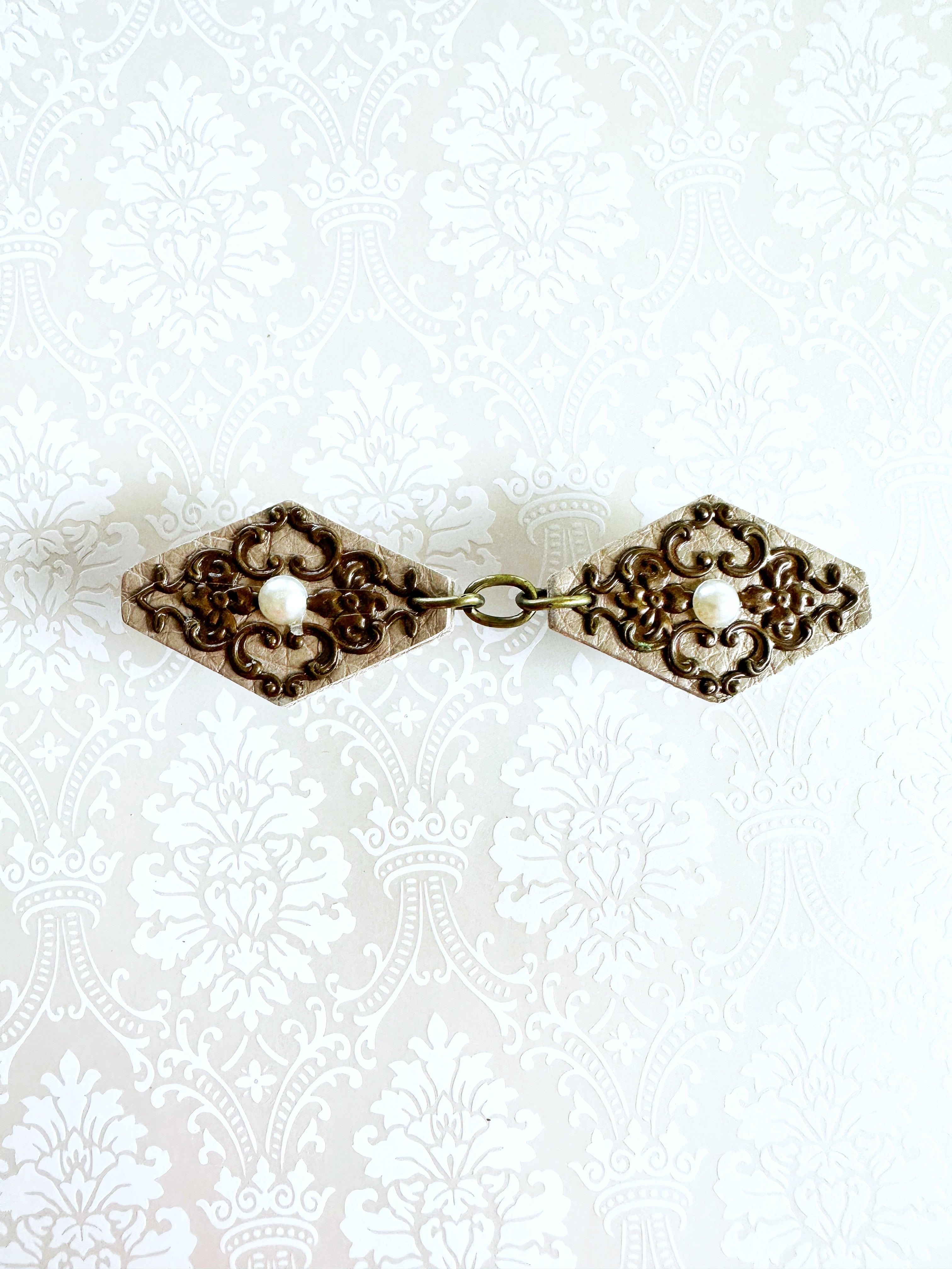 Bronze on Champagne Romantic Cinch Clip