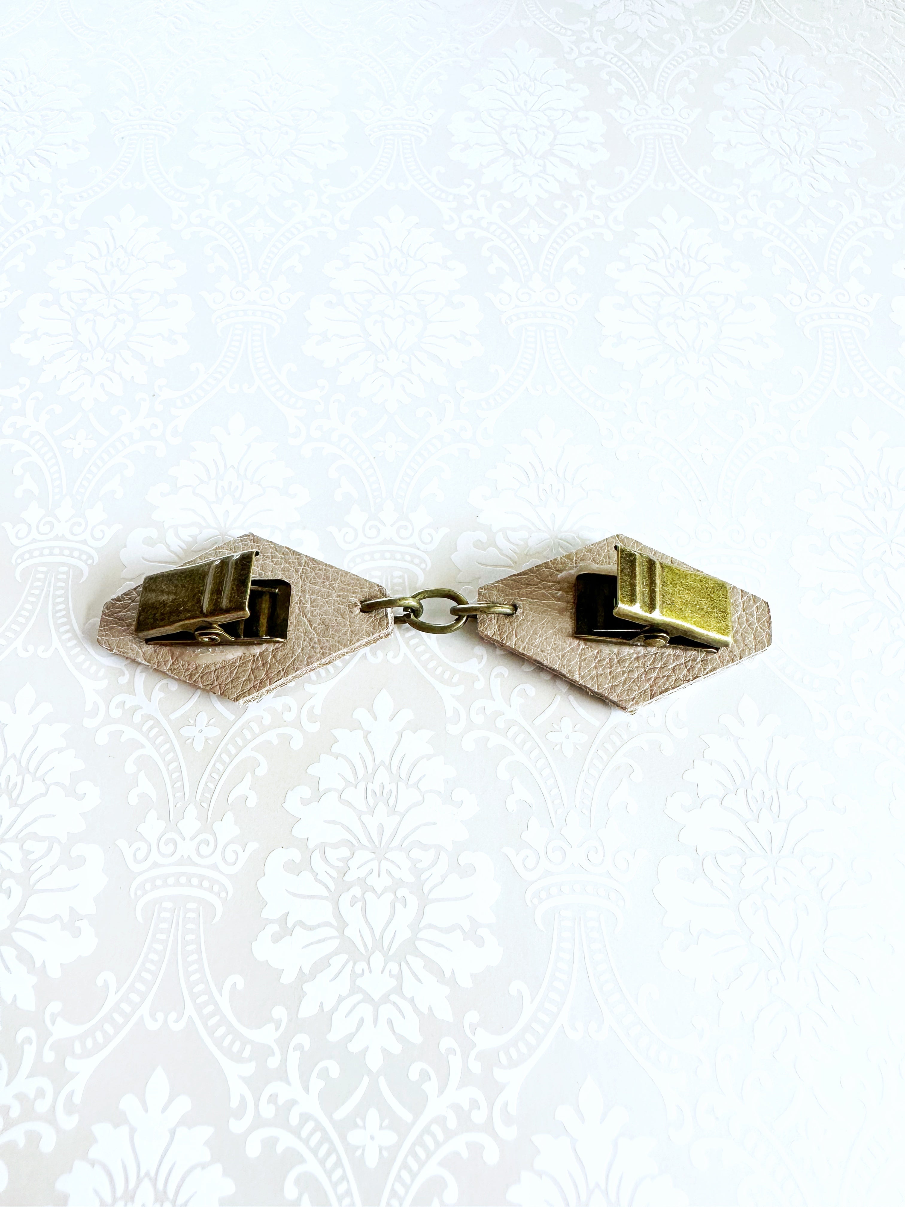 Bronze on Champagne Romantic Cinch Clip